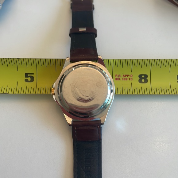 Tommy Hilfiger round watch - Picture 3 of 3
